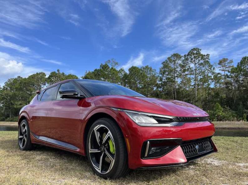 El nuevo Kia EV6 GT totalmente eléctrico y con tracción total compite con Tesla