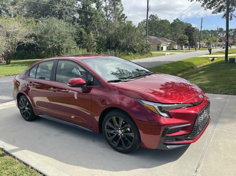 El nuevo Corolla Hybrid es más rápido y económico con un super rango de 500 millas por tanque ​