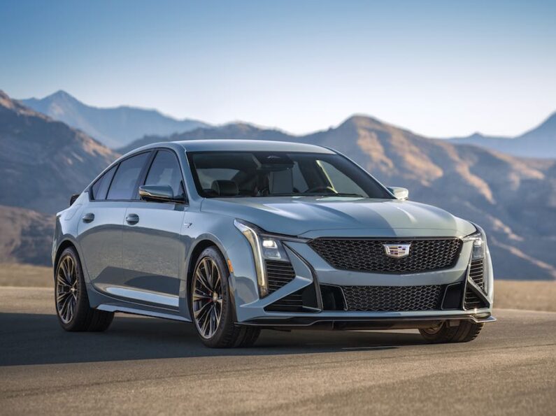 Cadillac CT5-V Blackwing 2026: La ingeniería detrás del sedán americano que supera las 200 mph